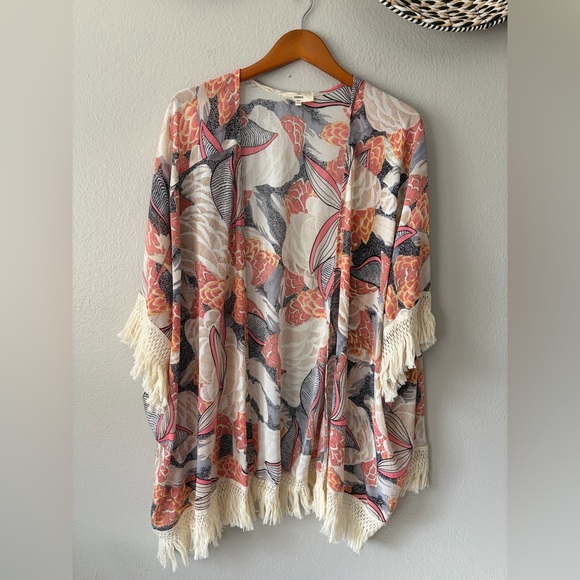 entro Tops - Entro Boho Festival Floral Kimono with Fringe Detail Women’s Small Medium Large